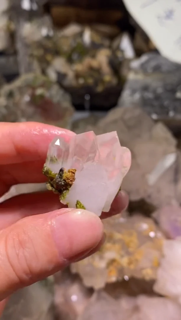 未镶嵌珠宝半成品水晶小**?四川超七花园水晶