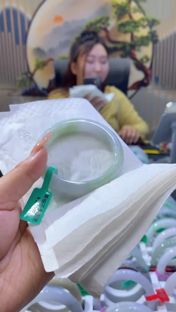 翡翠手镯未镶嵌多人01738