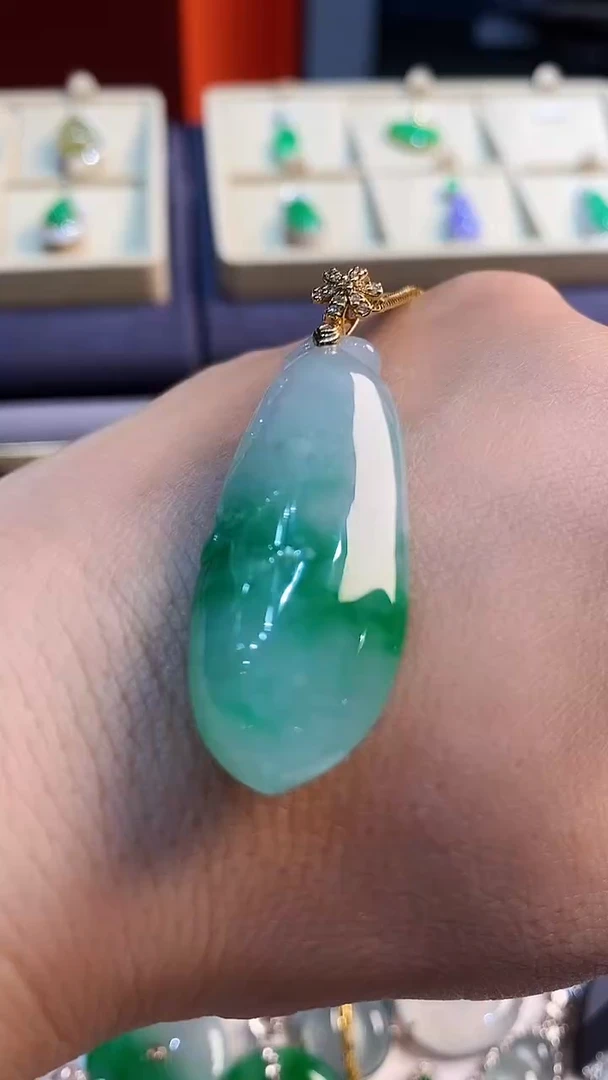 翡翠18K金镶嵌吊坠(不含链)缅甸A