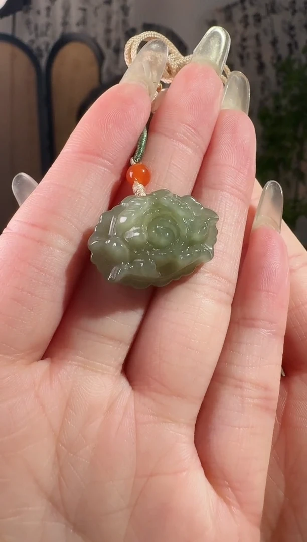 颈饰未镶嵌和田玉牡丹花