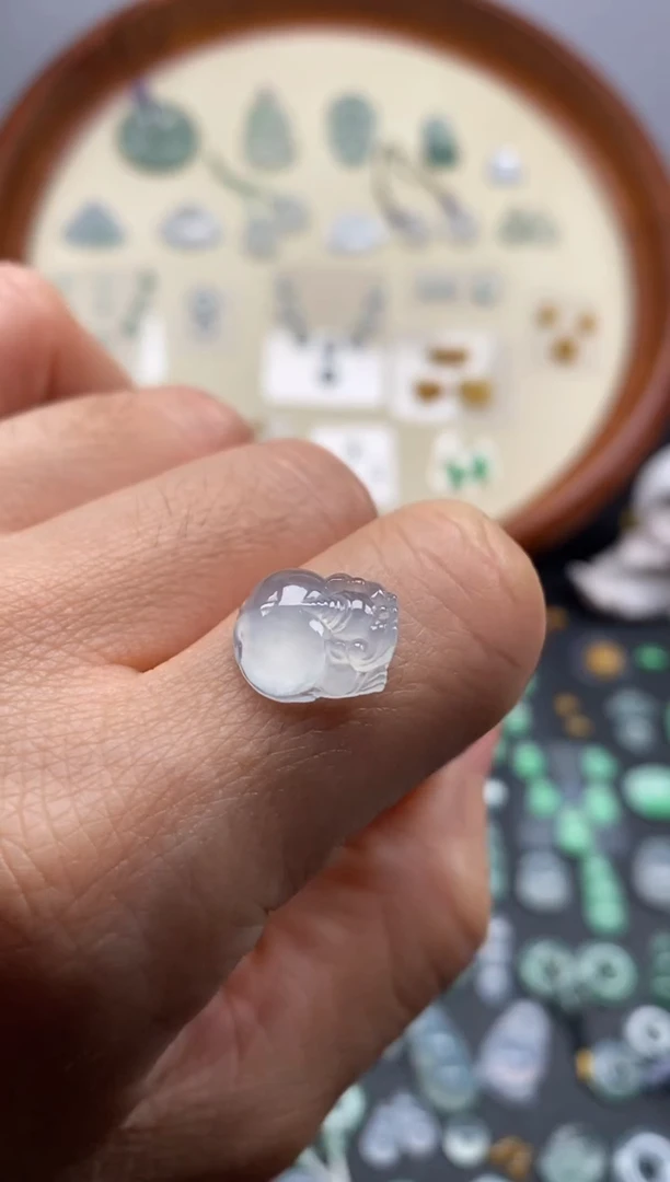 颈饰未镶嵌翡翠冰貔貅/芬