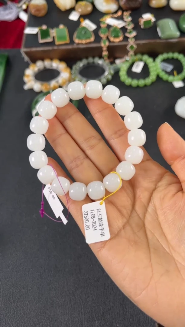 颈饰未镶嵌和田玉碩*?手串