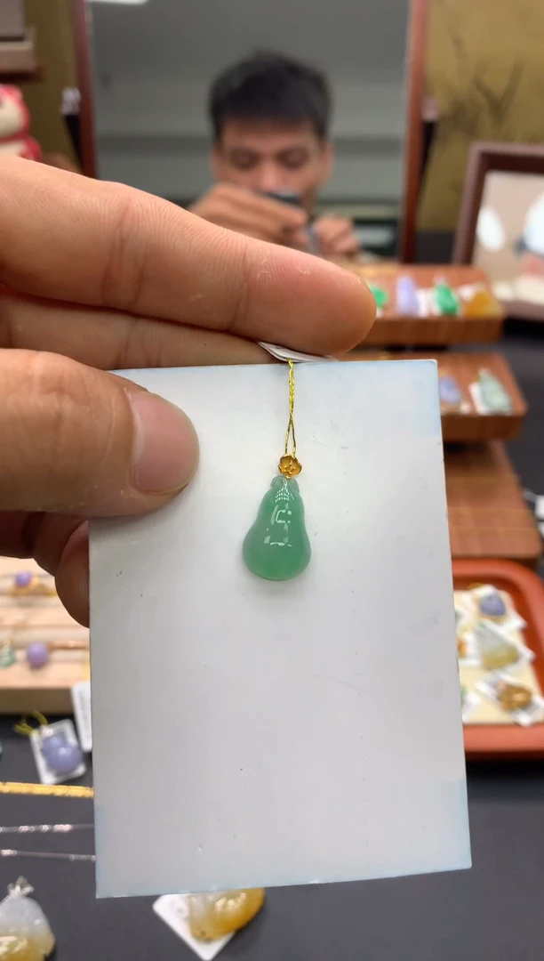吊坠(不含链)18K金镶嵌翡翠葫芦