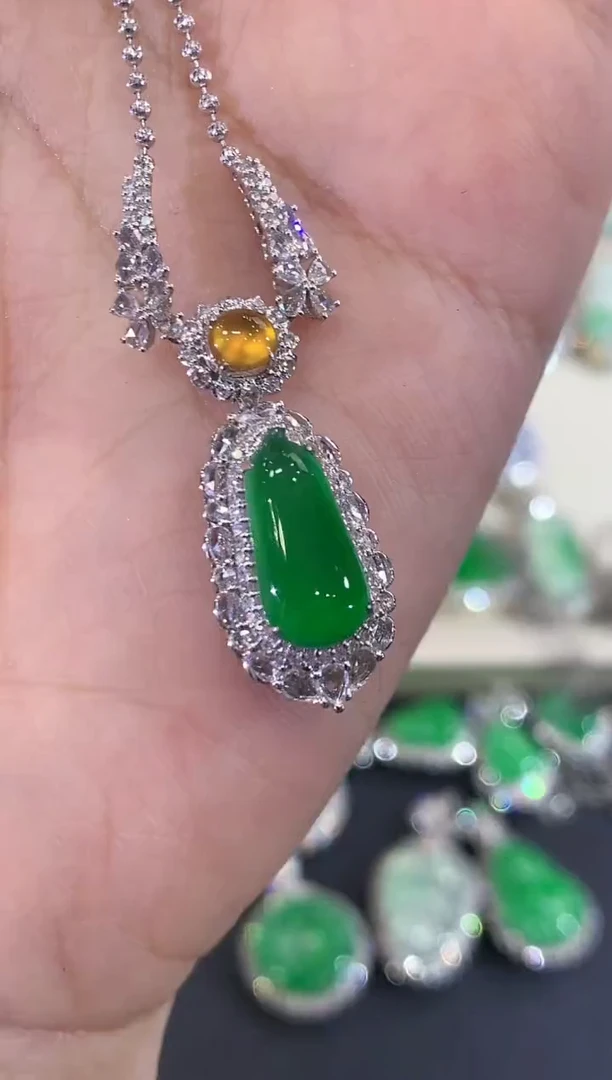 吊坠(不含链)18K金镶嵌翡翠C128