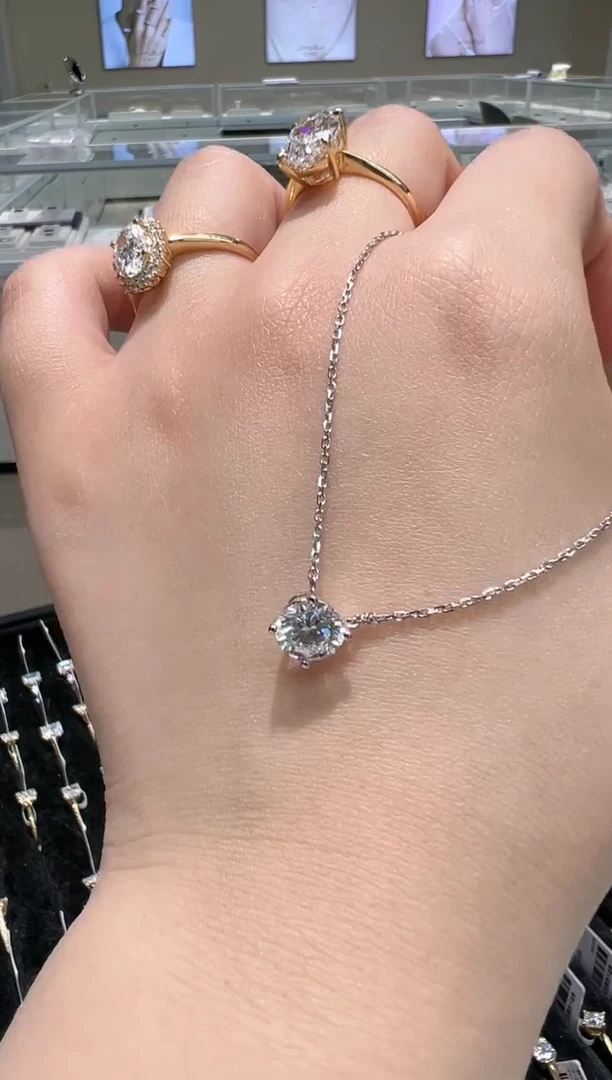 【闪购商品】合成钻石颈饰18K金镶嵌k白四爪项链