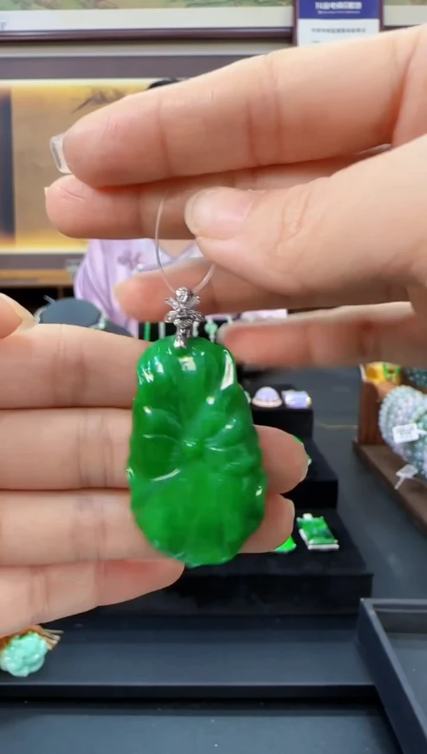 颈饰18K金镶嵌翡翠KK9371荷叶