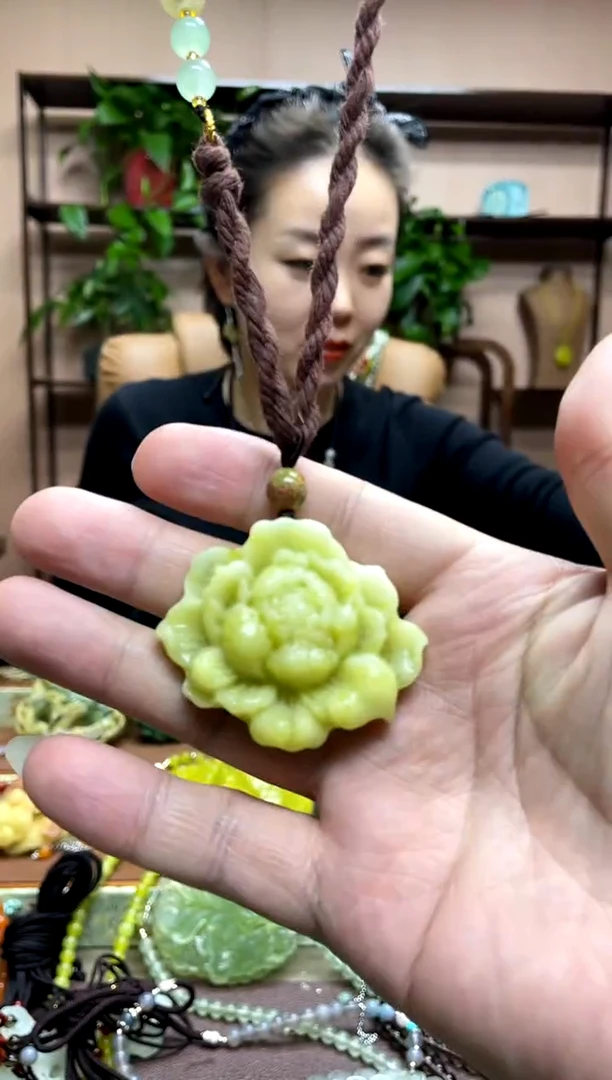 未镶嵌岫玉吊坠·2