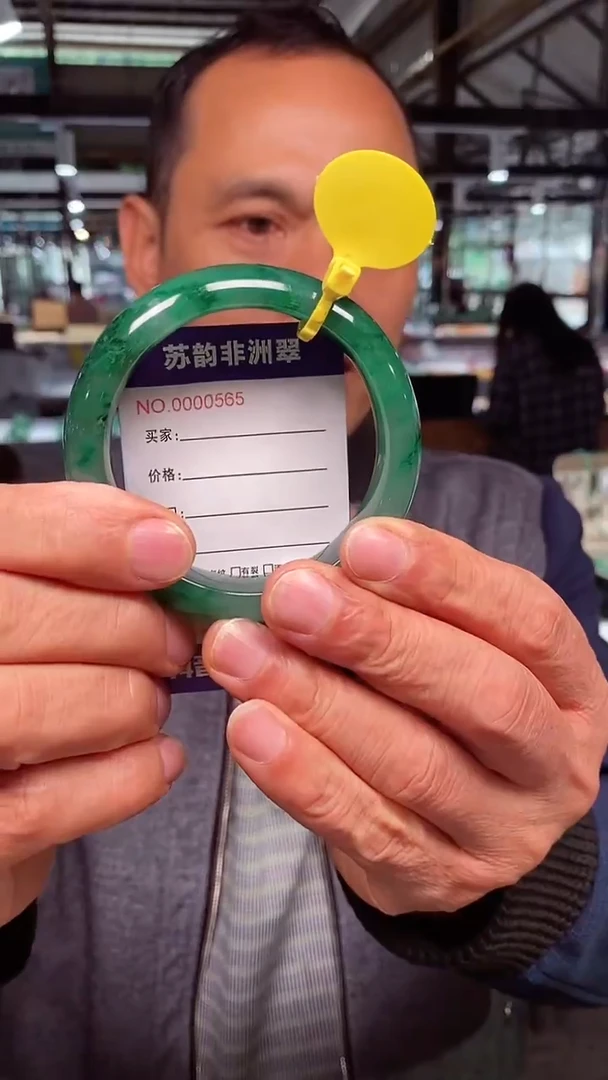 石英质玉（非洲翠）手镯未镶嵌62+