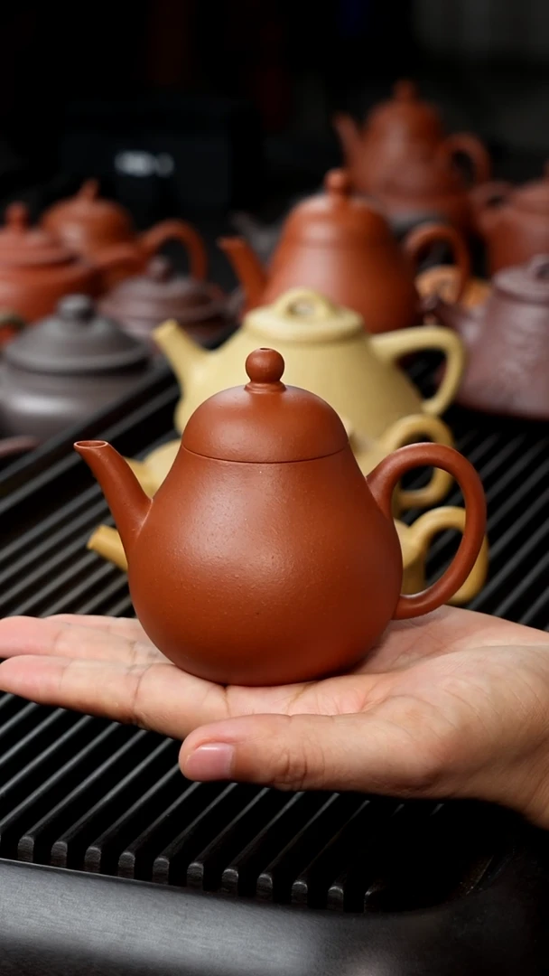 茶壶紫砂王*拿赵庄朱泥梨微瑕半手150
