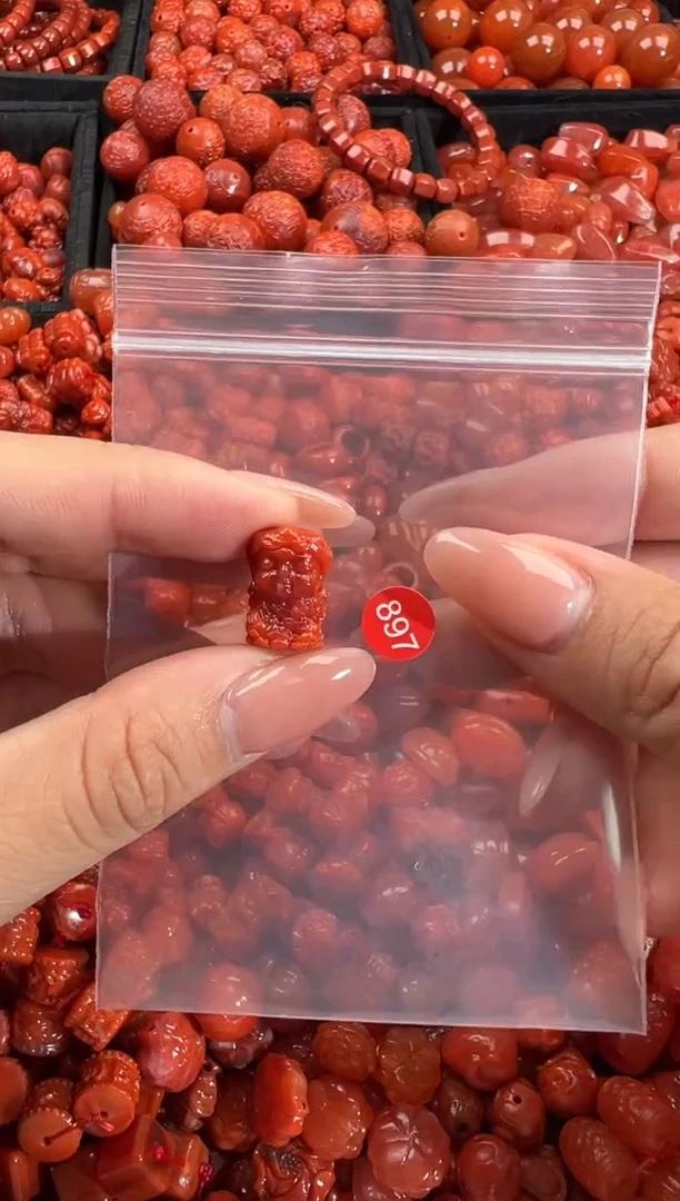 南红玛瑙未镶嵌颈饰1