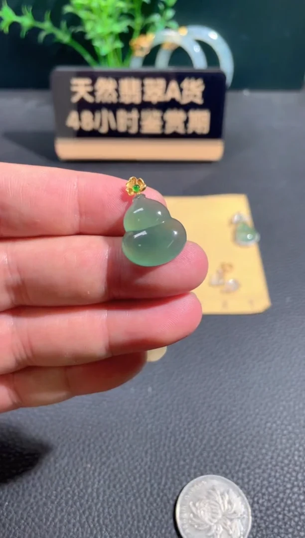 翡翠18K金镶嵌颈饰翡翠