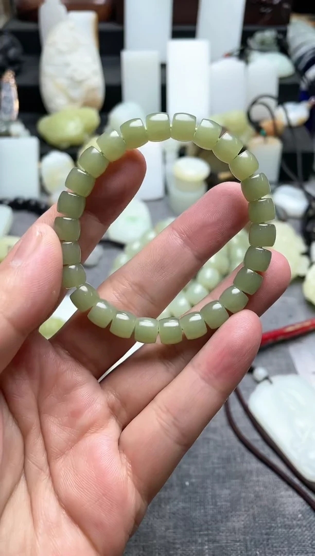 颈饰未镶嵌和田玉青黄口手串
