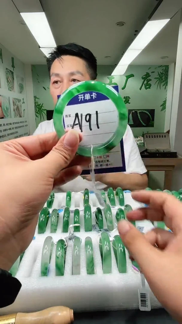 未镶嵌手镯石英质玉59