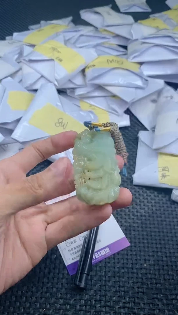 翡翠未镶嵌颈饰