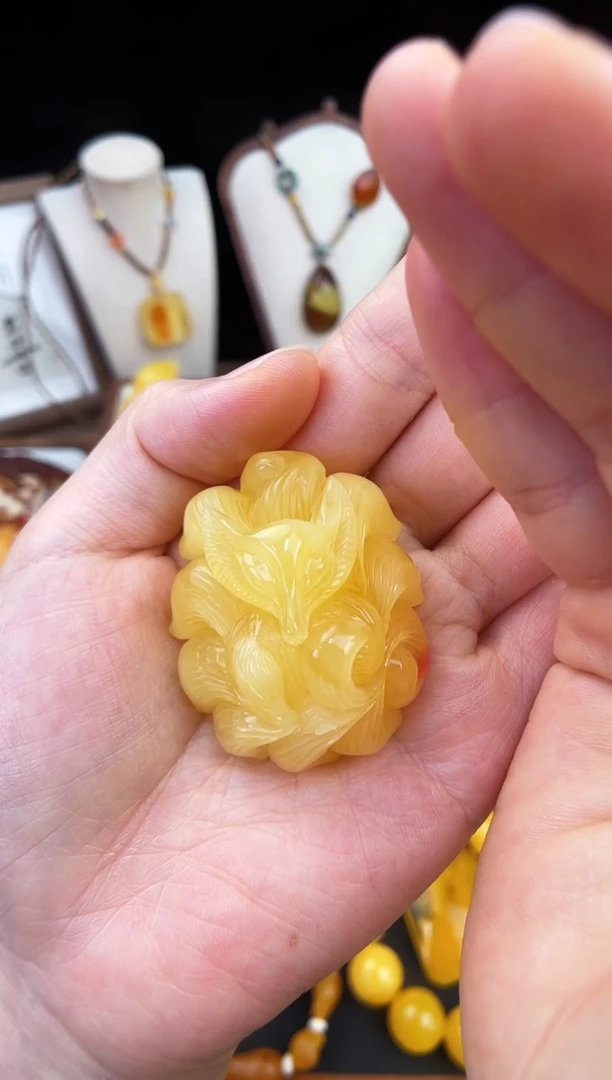 琥珀未镶嵌珠宝奇石R****r柒月