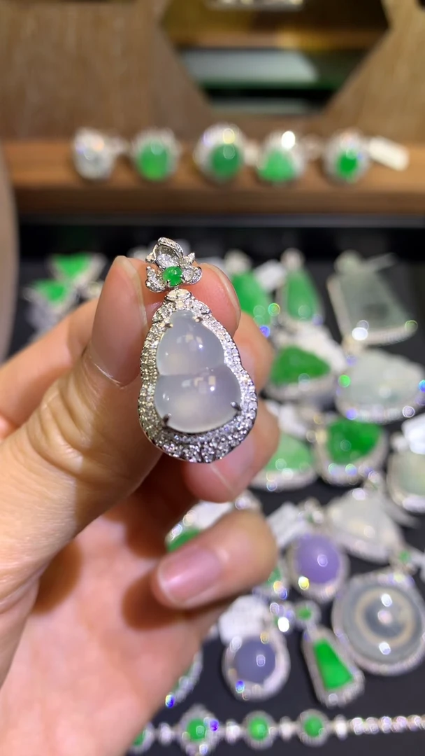 【闪购商品】翡翠耳坠18K金镶嵌吊坠