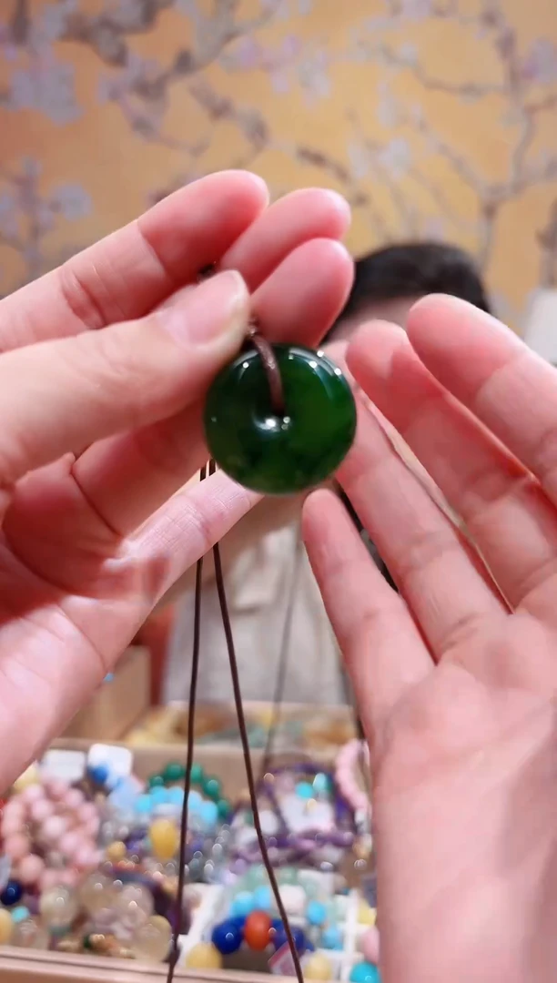 颈饰未镶嵌和田玉（碧玉）碧玉平安扣