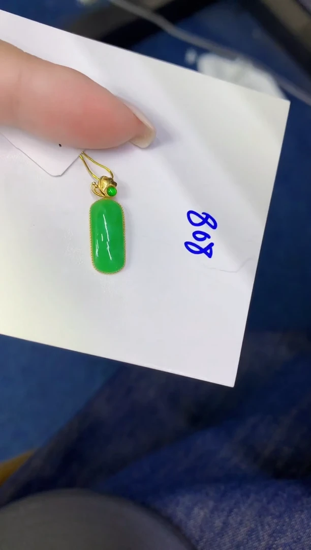 颈饰18K金镶嵌翡翠缅甸天然翡翠A货