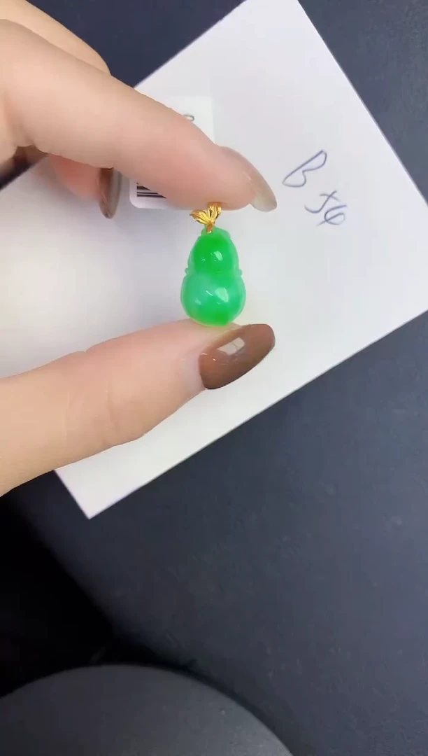 颈饰18K金镶嵌翡翠缅甸天然翡翠A货