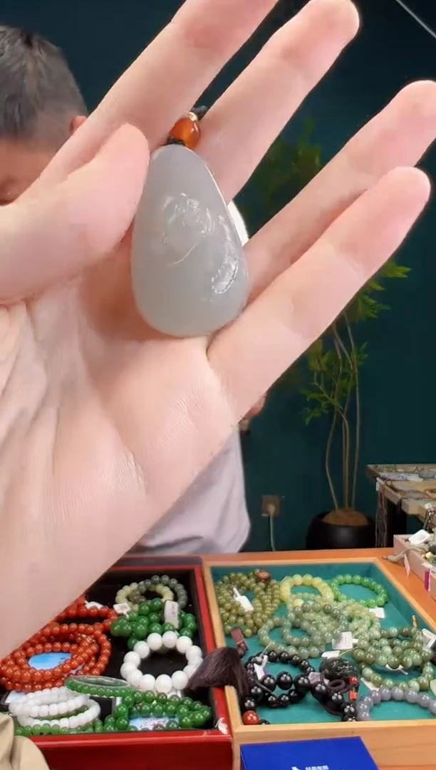 颈饰未镶嵌和田玉一物一证 拍一单发一个