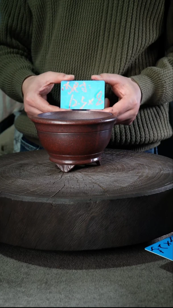 A宜兴紫砂小花盆