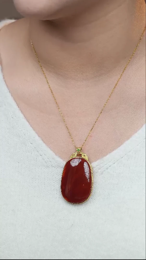 18K金镶嵌吊坠南红玛瑙D