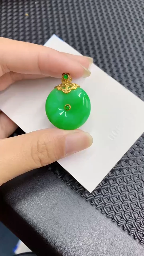 【闪购商品】翡翠颈饰18K金镶嵌            8