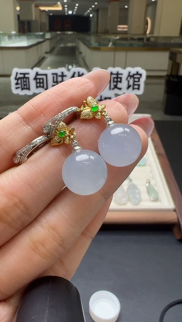 18K金镶嵌翡翠耳饰缅甸珠宝严选