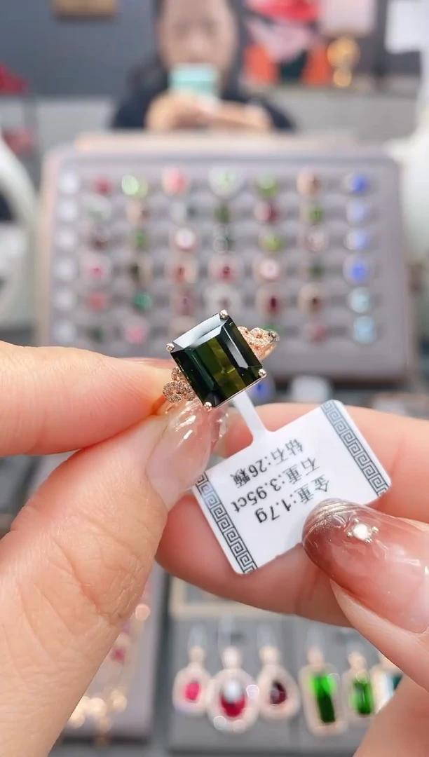 18K金镶嵌戒指碧玺3.95