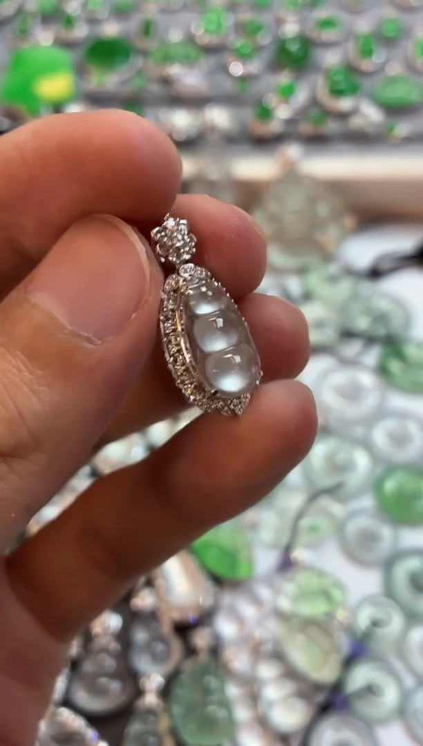 吊坠(不含链)18K金镶嵌翡翠豆子