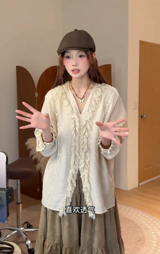 2025早秋新款气质温柔风复古法式蕾丝边V领显瘦长袖衬衫上衣女