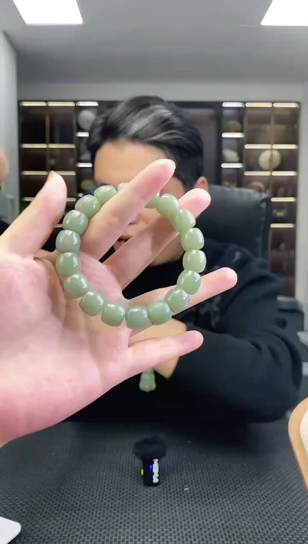 颈饰未镶嵌和田玉直切卡12手串