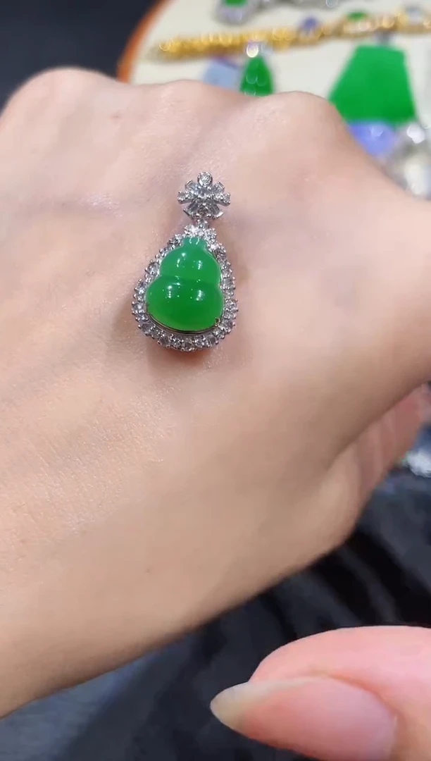 吊坠(不含链)18K金镶嵌翡翠葫芦