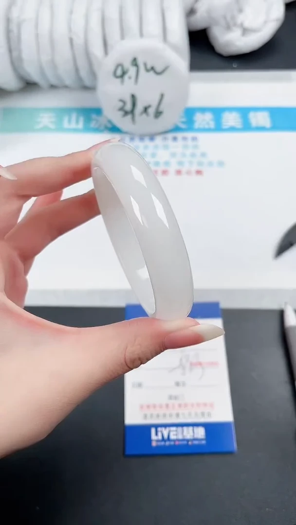 【闪购商品】石英质玉手镯未镶嵌360-58.3