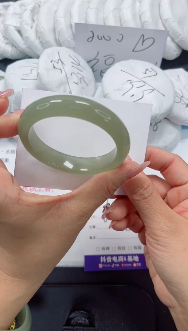 未镶嵌手镯石英质玉39-54.2