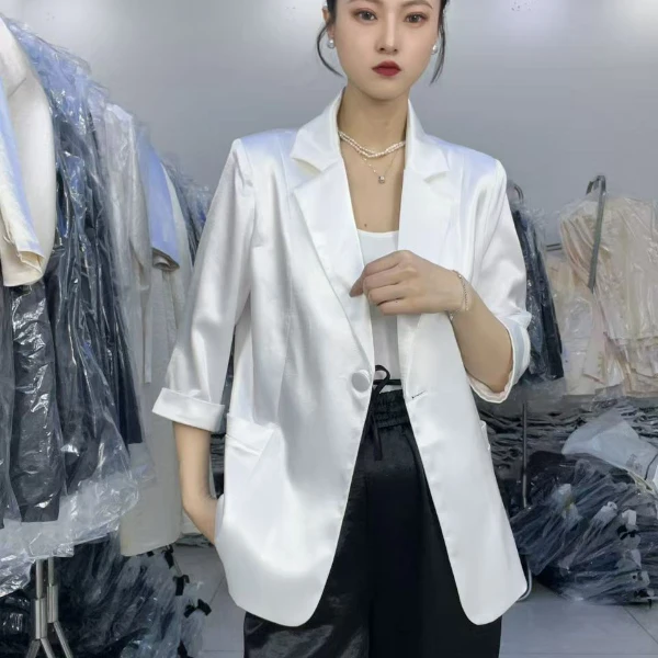 2508款鎏金缎面料修身型短款小西装西装网红时尚小西服女式