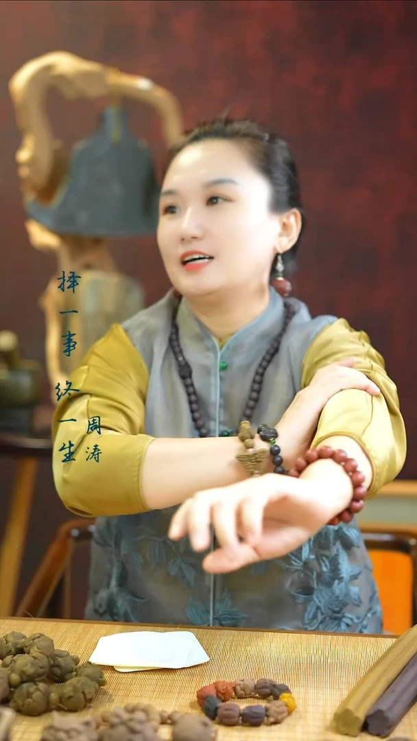合香此**诗（红麝耳坠一对）