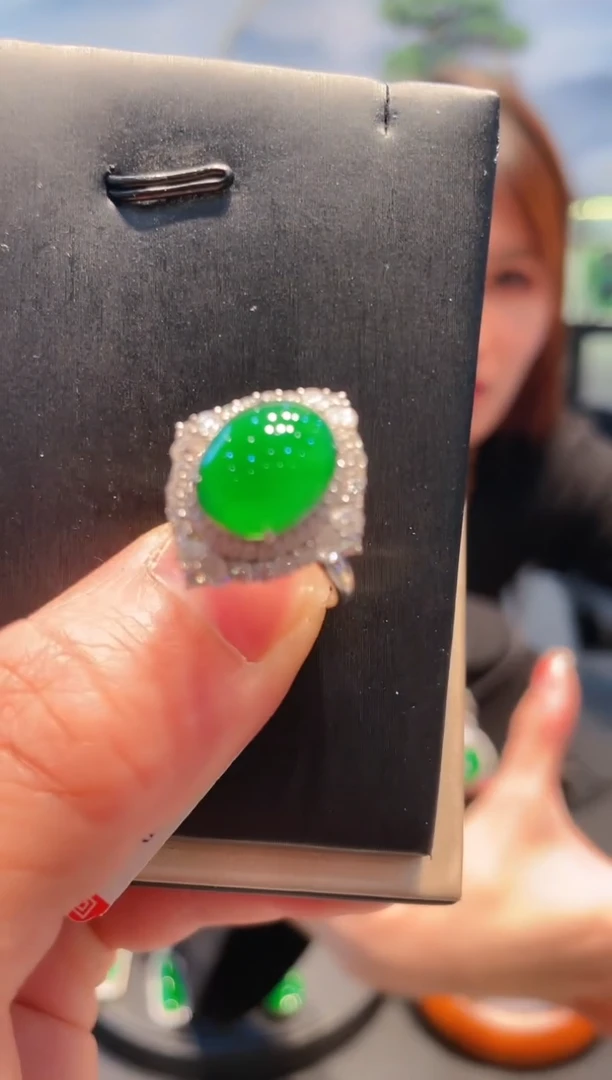 【闪购商品】翡翠颈饰18K金镶嵌A128戒指