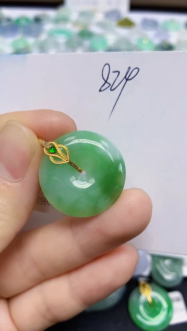 颈饰18K金镶嵌翡翠天然缅甸翡翠A货翡翠百元以上9元证书费自理