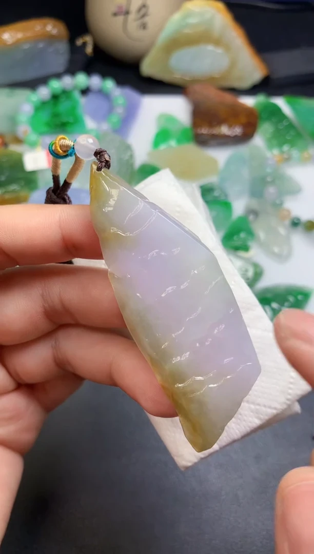 颈饰未镶嵌翡翠