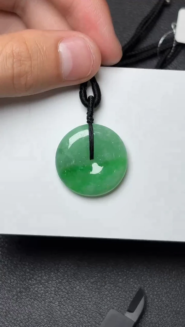 翡翠未镶嵌颈饰平安扣