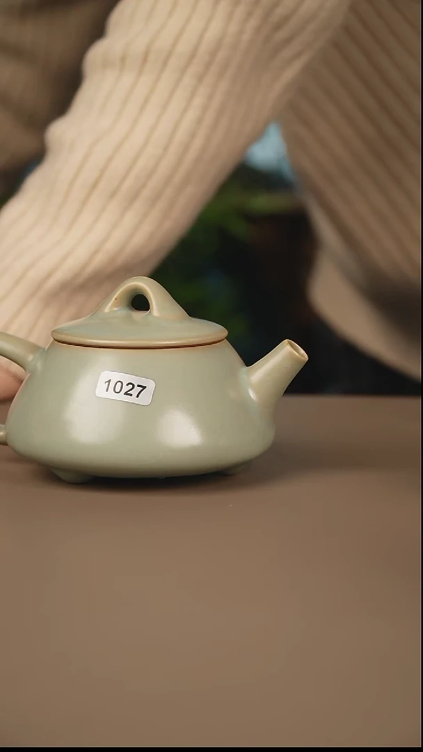 仿古柴烧壶瑕疵