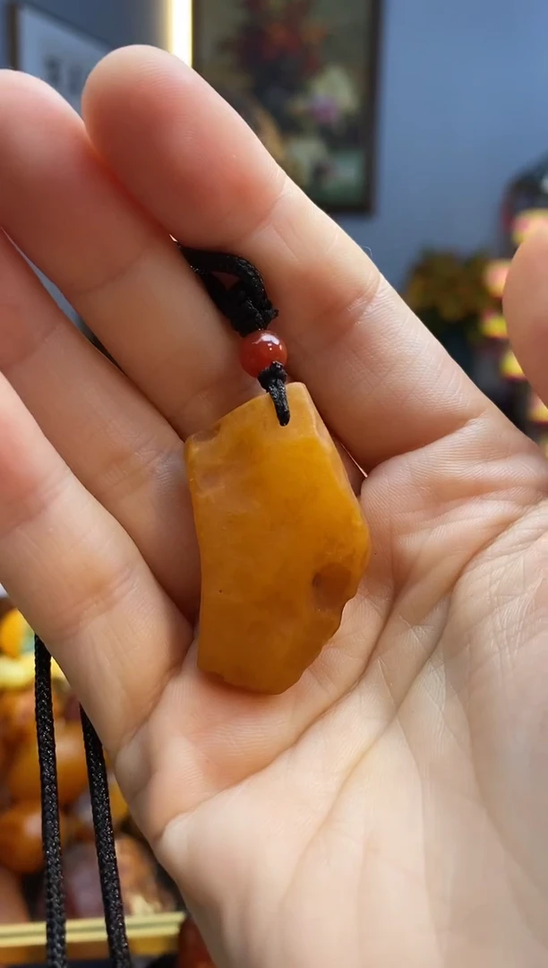 未镶嵌颈饰琥珀吊坠