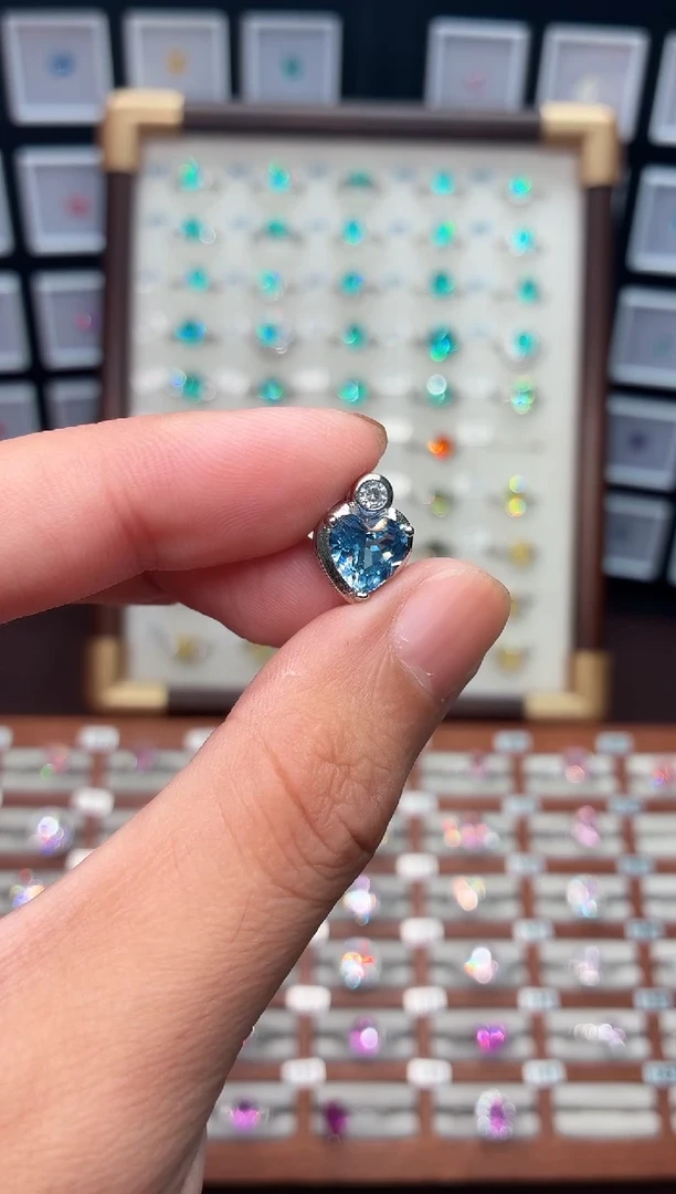 银S925镶嵌吊坠(赠链)海蓝宝石1111