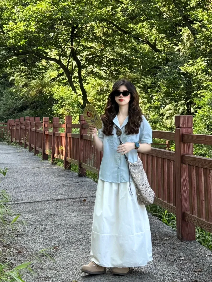 2025夏季新款韩系穿搭一整套女条纹刺绣衬衫搭配半身裙百搭两件套