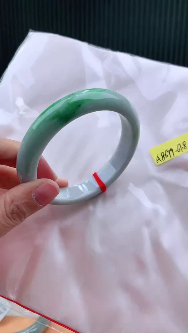 未镶嵌手镯翡翠61+