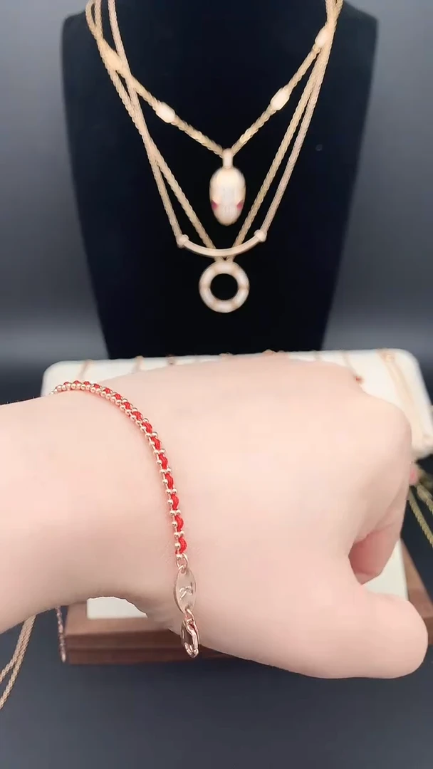 瓷片虎子直播间放炸