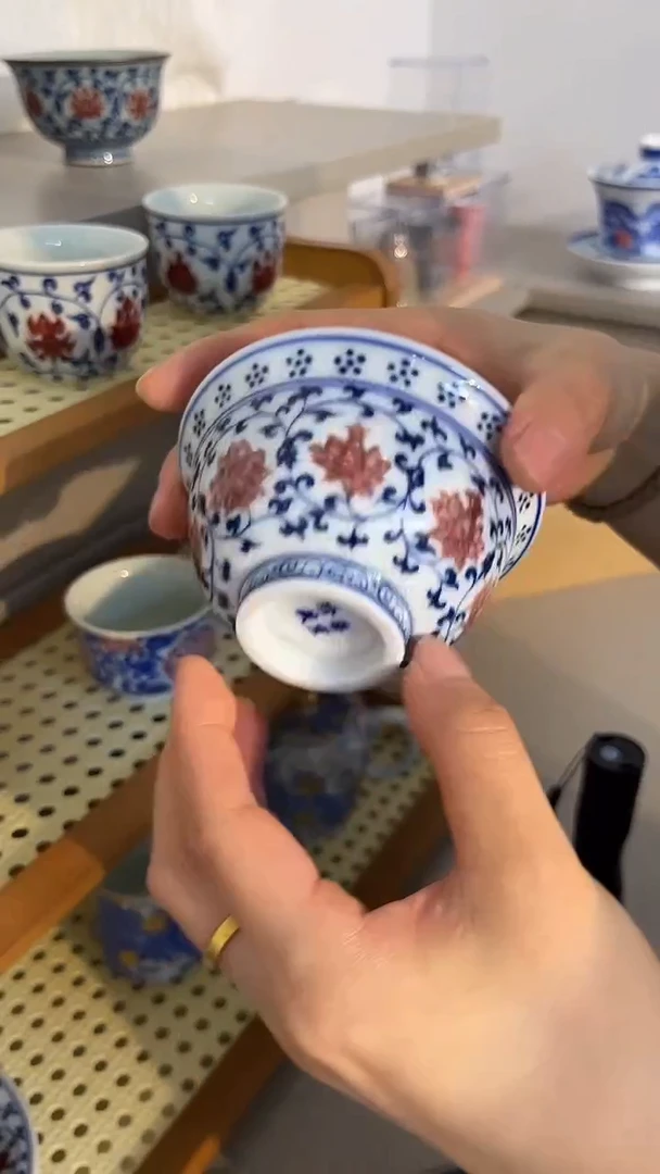 景德镇高温瓷青花缠枝莲压手