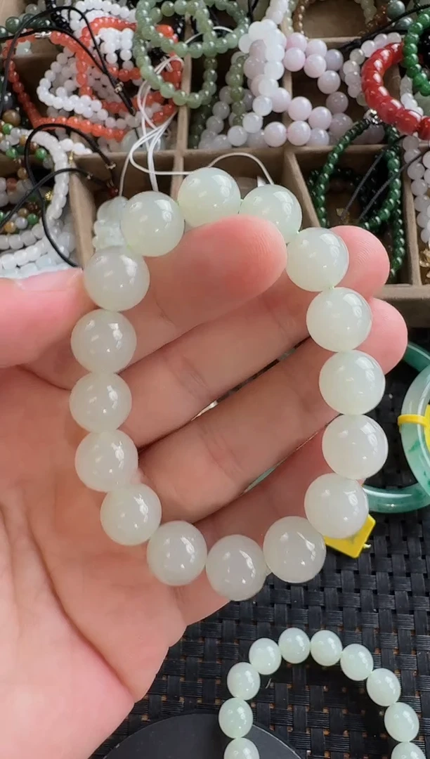 和田玉未镶嵌颈饰12mm晴水手串