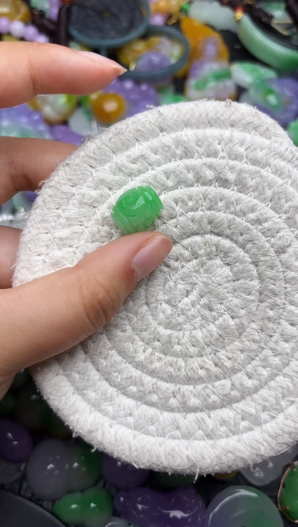 颈饰未镶嵌翡翠缅甸翡翠吊坠